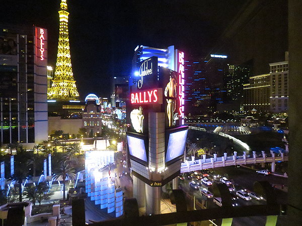 Blick aus Zimmer 412 auf den Bellagio Fountain, Bally's und das City Center